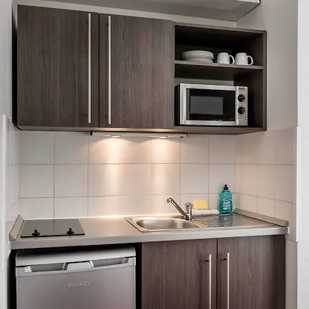 Adagio Access La 3*